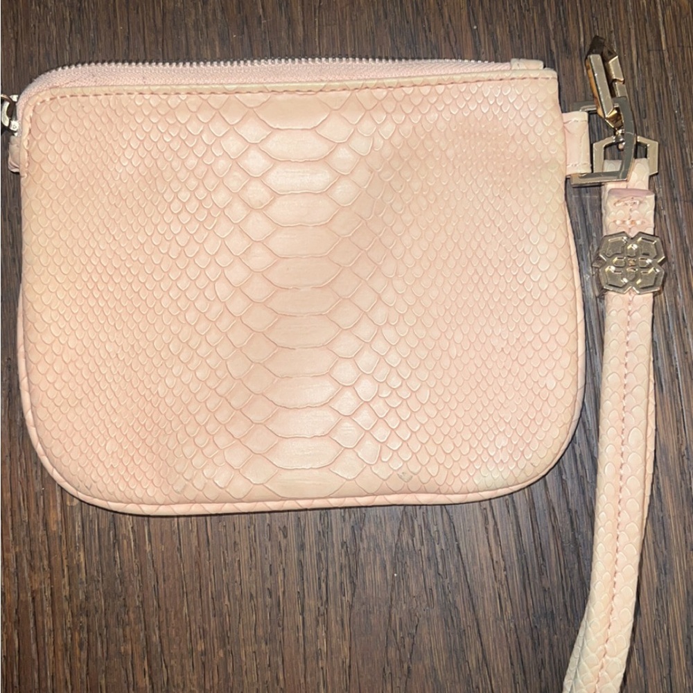 Kendra Scott 🌸 Elegant Pink Snakeskin Design Clutch. - Picture 2 of 5